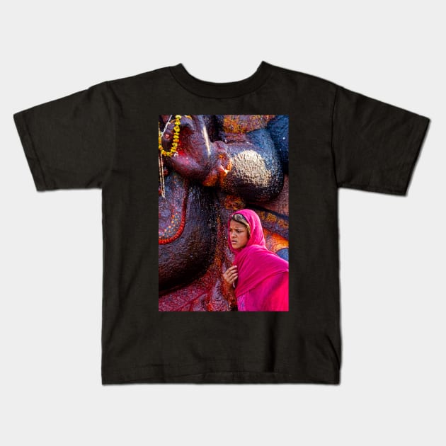 Devotee at Kala Bhairab, Kathmandu. Kids T-Shirt by bulljup